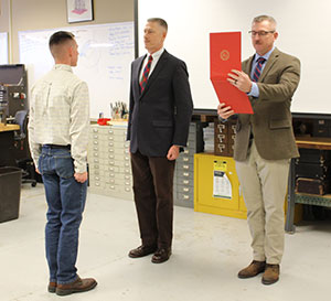 USMC presents student with award