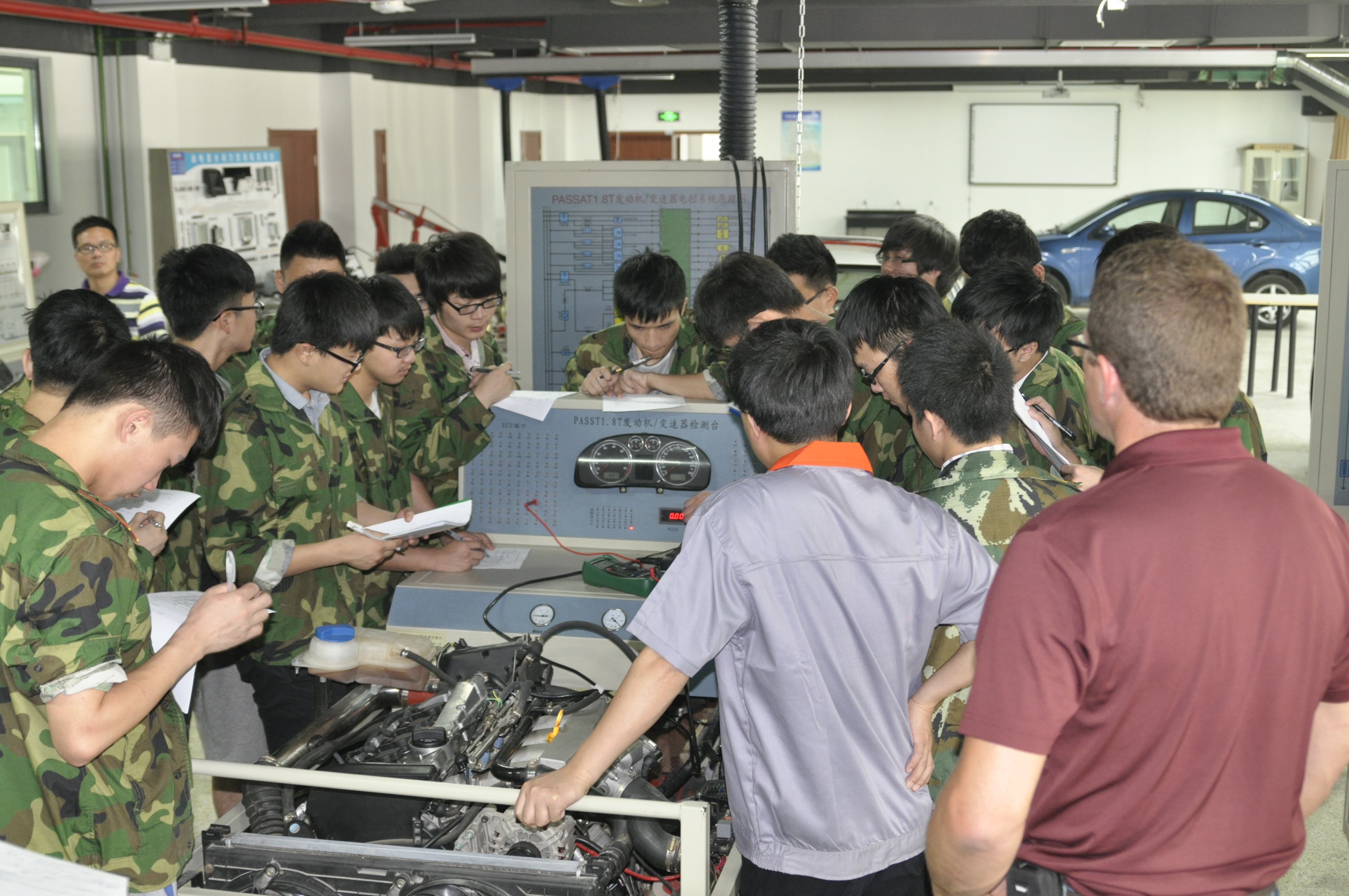 Niel Christensen visits classroom in China