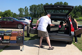 Packing instruments into car